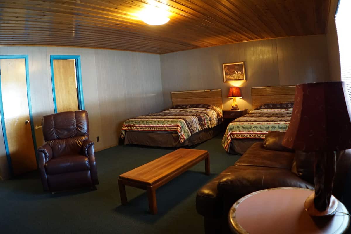 Studiosuite, 2 queensize-senger, ikke-røyk, fjellutsikt | 1 soverom, wi-fi (inkludert) og individuelt dekorert
