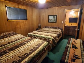 Suite, 2 Tempat Tidur Queen, Bebas Asap Rokok, pemandangan gunung | 1 kamar tidur dan didekorasi berbeda-beda
