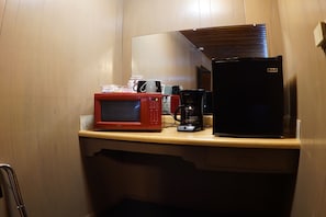 1 habitación, decoración personalizada y muebles diferentes