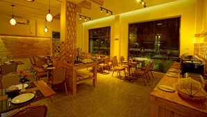 Restaurant - Relax Mandalay Hotel (Mandalay)