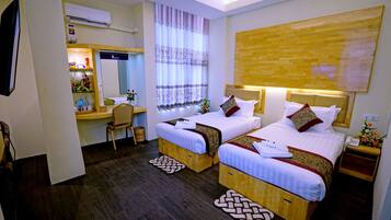 خزنة داخل الغرفة ومكتب وواي فاي مجانًا