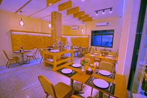 Restaurant - Relax Mandalay Hotel (Mandalay)