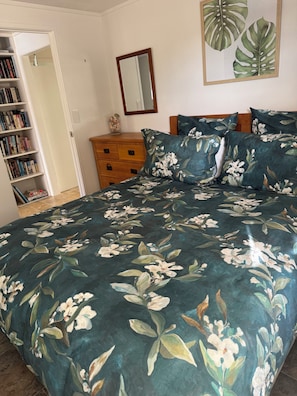 4 bedrooms, iron/ironing board, travel cot, free WiFi