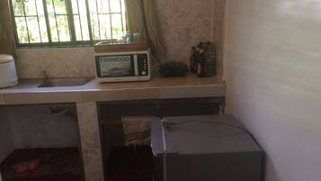 Full-sized fridge, microwave, cookware/dishes/utensils