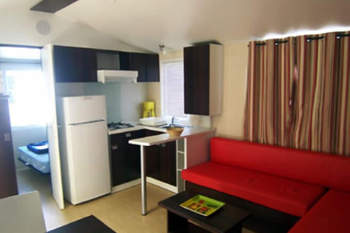 Fridge, microwave, stovetop, cookware/dishes/utensils