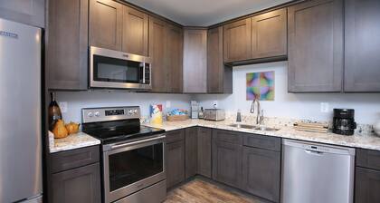 The Louisville Loft, 12 beds, BRAND NEW, Game Room, EXPO, Downtown, Highlands