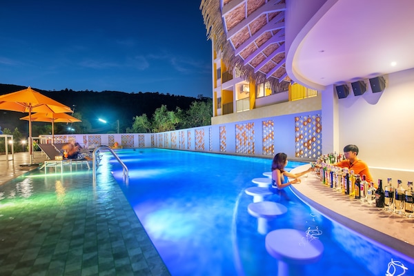 Outdoor pool, sun loungers