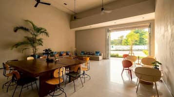 Café da manhã inglês todos os dias (THB 500 por pessoa)