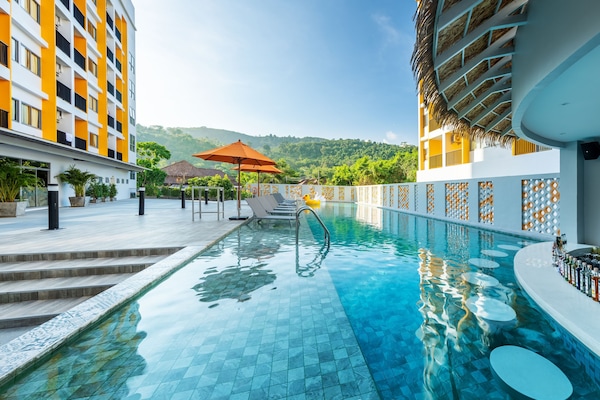 Outdoor pool, sun loungers