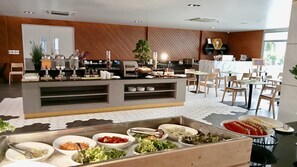 Tägliches englisches Frühstück (250 THB pro Person)