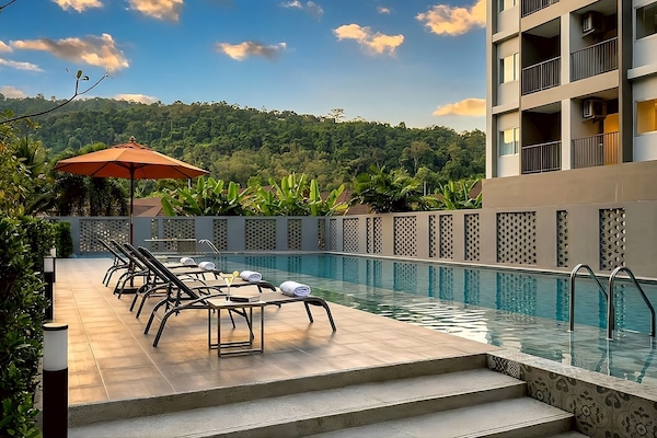 Outdoor pool, pool loungers