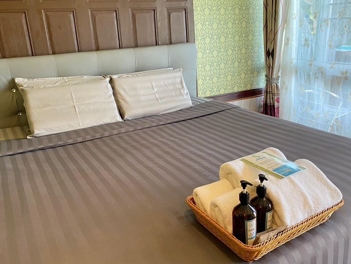 Deluxe Room with Pool Access  | Blackout curtains, free WiFi, bed sheets