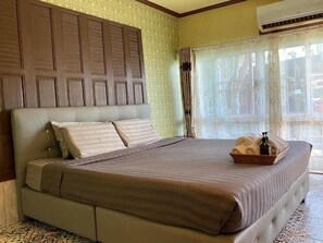 Deluxe Room with Pool Access  | Blackout drapes, free WiFi