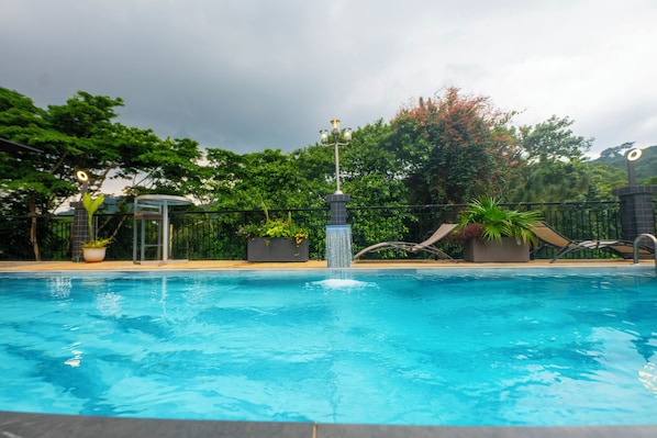 Outdoor pool, free pool cabanas, pool umbrellas