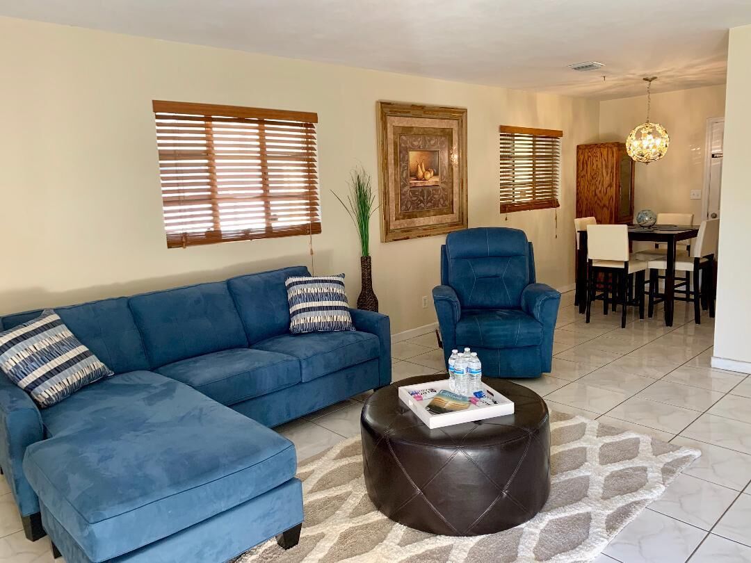 Restful in Lantana ~ Minutes from the Beach