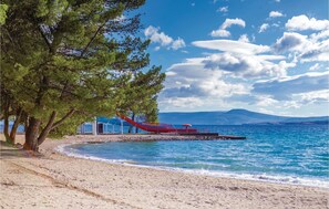 Una playa cerca