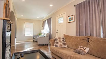 Smart TV, fireplace, DVD player