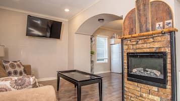Smart TV, fireplace, DVD player