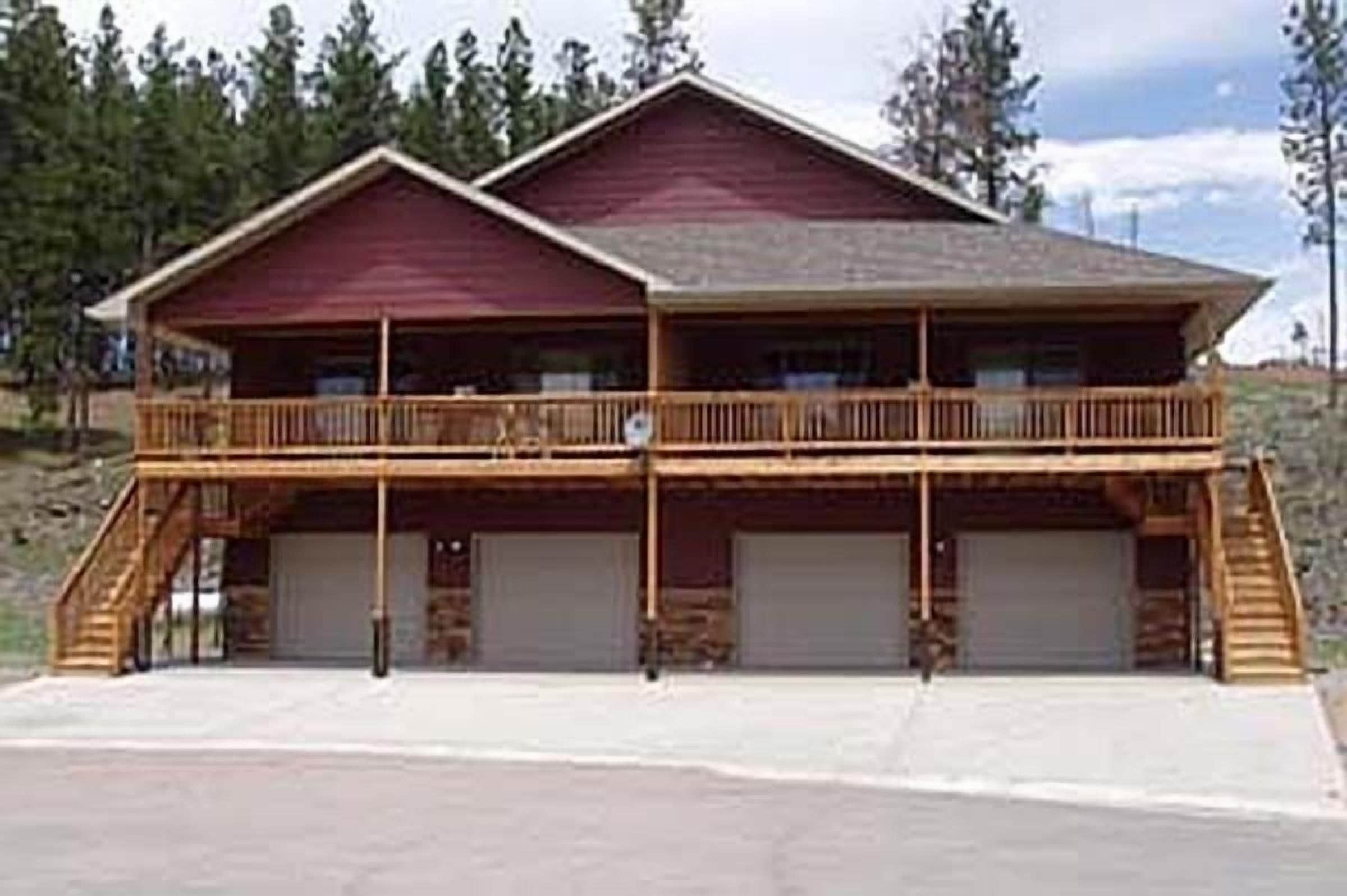 BEAUTIFUL TOWNHOME OVERLOOKING HISTORIC MAIN STREET