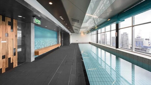 Indoor pool - SPACIOUS & STUNNING VIEW 2BR apt in Melb (Melbourne)