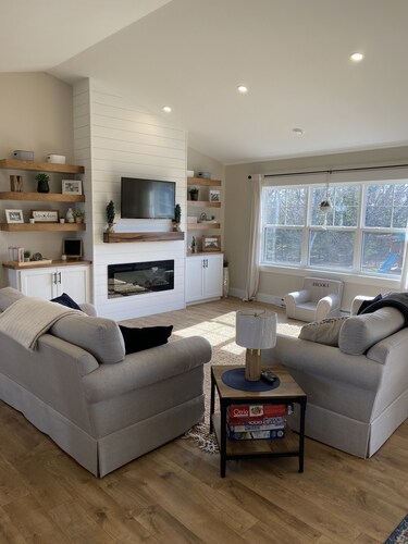 Your Home Away From Home- 4 bed, 3 bath, centrally located.