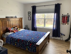 4 Schlafzimmer, Schreibtisch, kostenloses WLAN, Bettwäsche