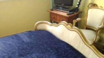 Double Room, Garden View | Premium bedding, in-room safe, soundproofing, iron/ironing board