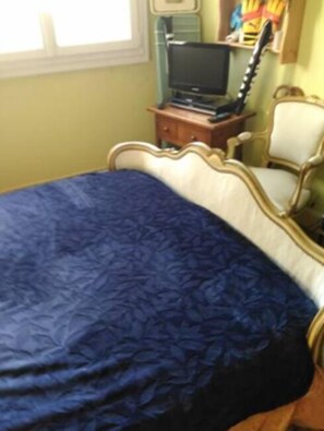 Double Room, Garden View | Premium bedding, in-room safe, soundproofing, iron/ironing board - Chambre Rennaise (Rennes)