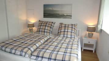 2 bedrooms, travel crib, WiFi