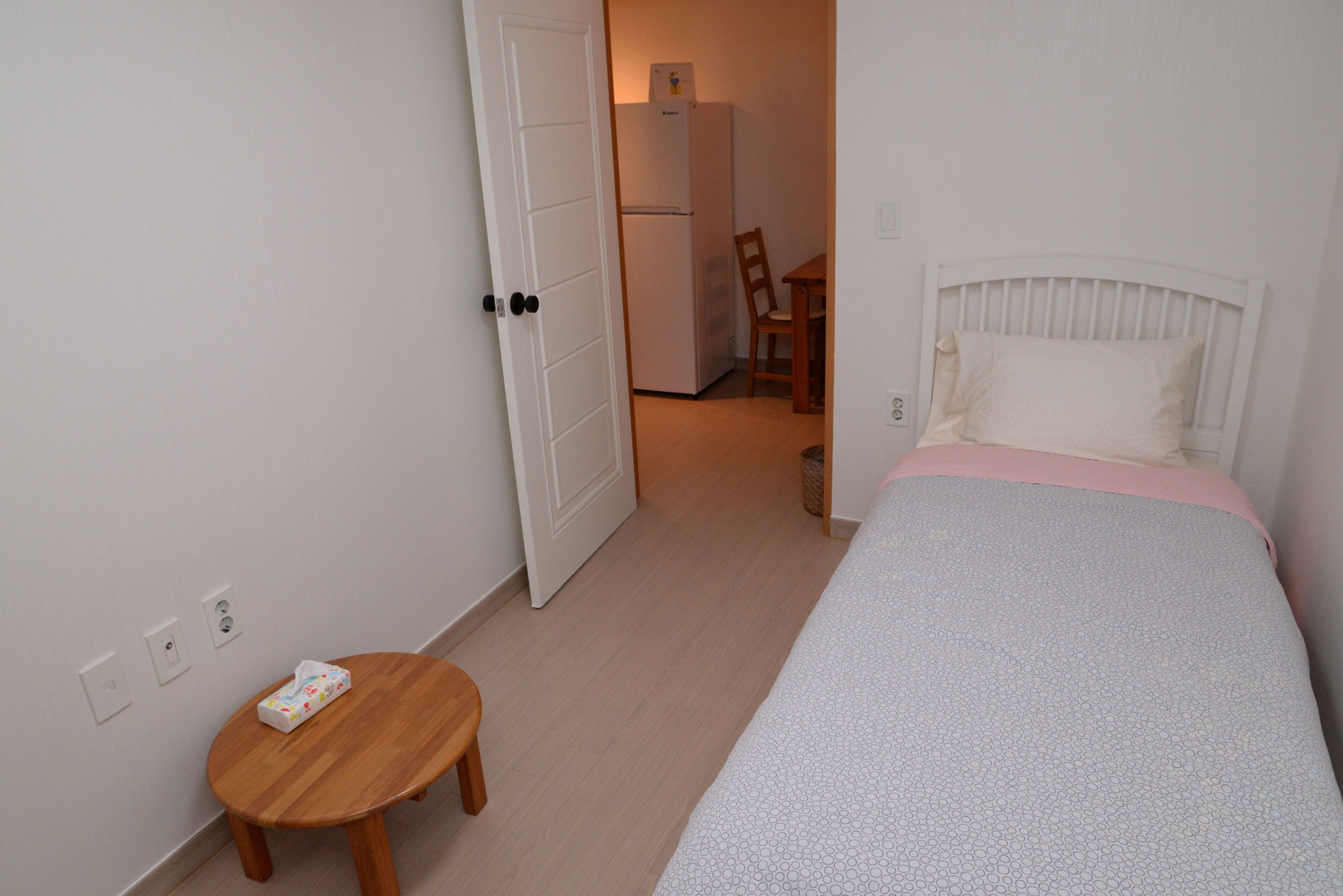 2 soverom, skrivebord og wi-fi