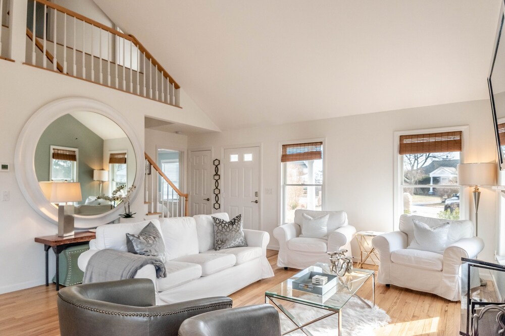 Perfect Southampton Getaway - Pristine Home with Water Views