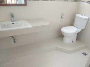 Villa Deluxe, 2 chambres | Salle de bain | Douche, articles de toilette (gratuits), serviettes fournies