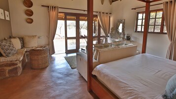 Honeymoon Suite, 1 King Bed, Jetted Tub, Park View | WiFi, bed sheets, wheelchair access