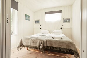 클래식 더블룸 또는 트윈룸, 정원 전망 (Private Toilet) | 각각 다른 스타일의 인테리어, 각각 다르게 가구 비치, 다리미/다리미판, 여행용 아기침대