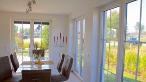 A dining area with a table, chairs, and a candelabra. - Tobias house rental - Tobias house (Karlshagen)