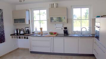 Kühlschrank, Mikrowelle, Ofen, Geschirrspüler