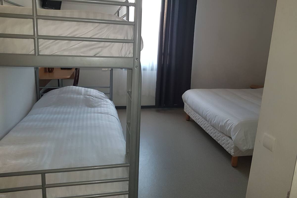 1 bedroom, individually decorated, individually furnished, desk