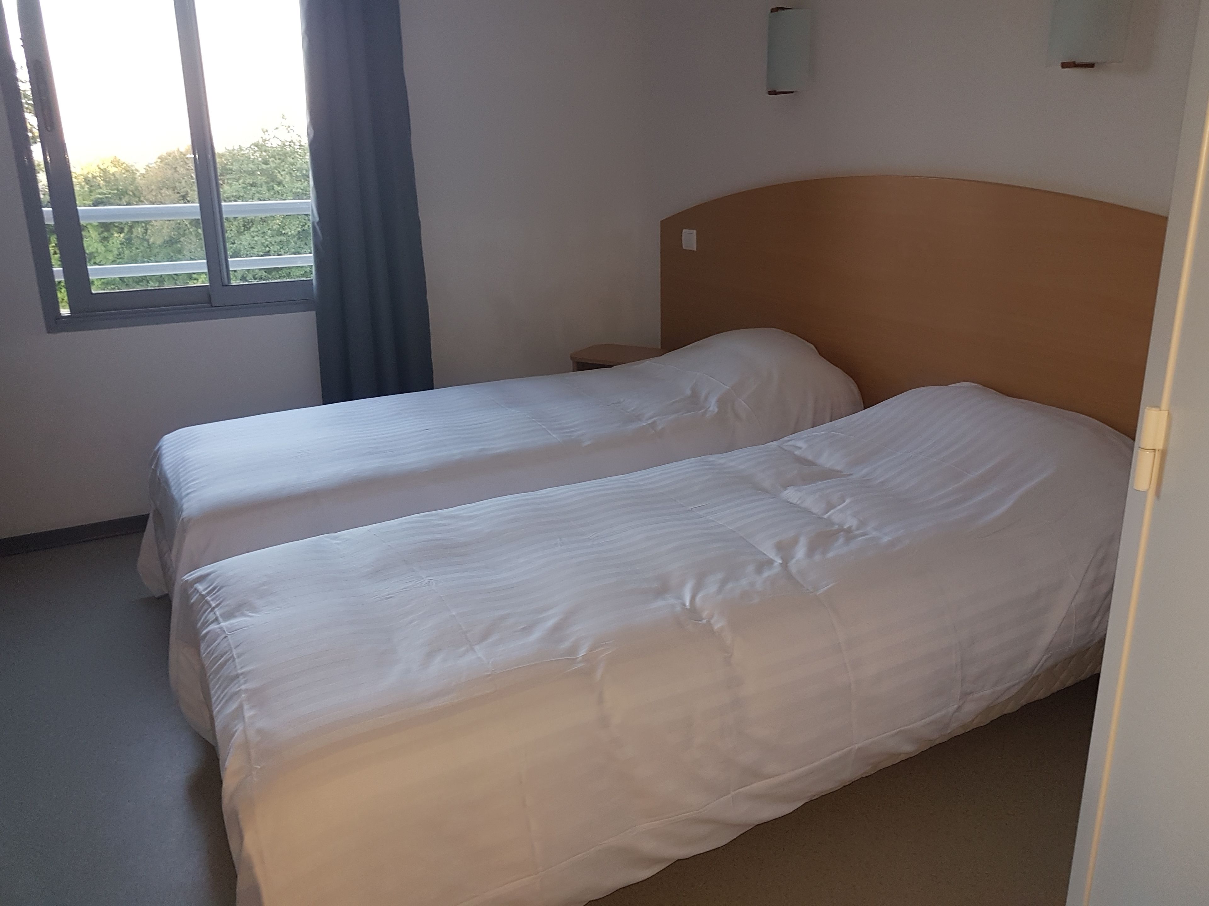 twin room, 2 single beds | 1 bedroom, individually decorated, individually furnished, desk