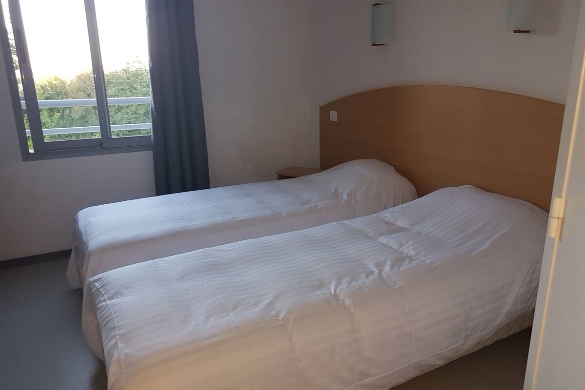 twin room, 2 single beds | 1 bedroom, individually decorated, individually furnished, desk