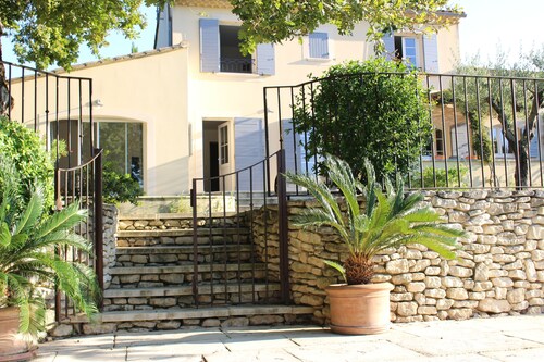 Maison moderne climatisée avec piscine sécurisée en Drôme provençale