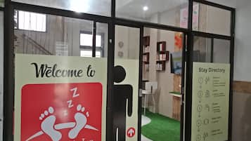 Pintu masuk properti