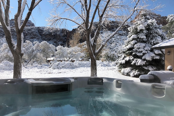 Tina de hidromasaje al aire libre