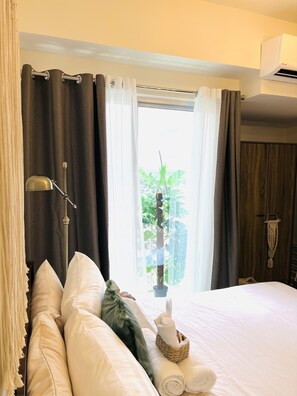 In-room safe, desk, soundproofing, iron/ironing board - Davao Boutique Condos - Near Abreeza (Davao)