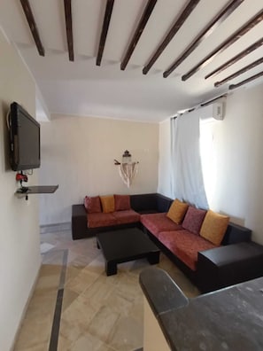 Apartment, 2 Bedrooms | Living area | Flat-screen TV - Résidence Chahd (Mezraia)