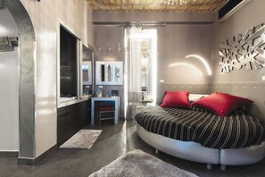 Luxury Suite | 1 bedroom, premium bedding, down comforters, free minibar items - Suite Sweet Rome (Rome)
