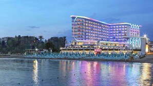 A multi-story hotel with balconies and a pool area. - Granada Luxury Beach - All Inclusive (Alanya)