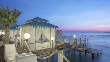 Private beach, sun-loungers, beach umbrellas