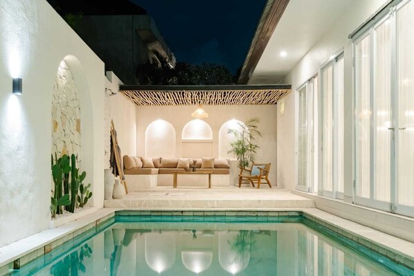Outdoor pool, pool loungers
