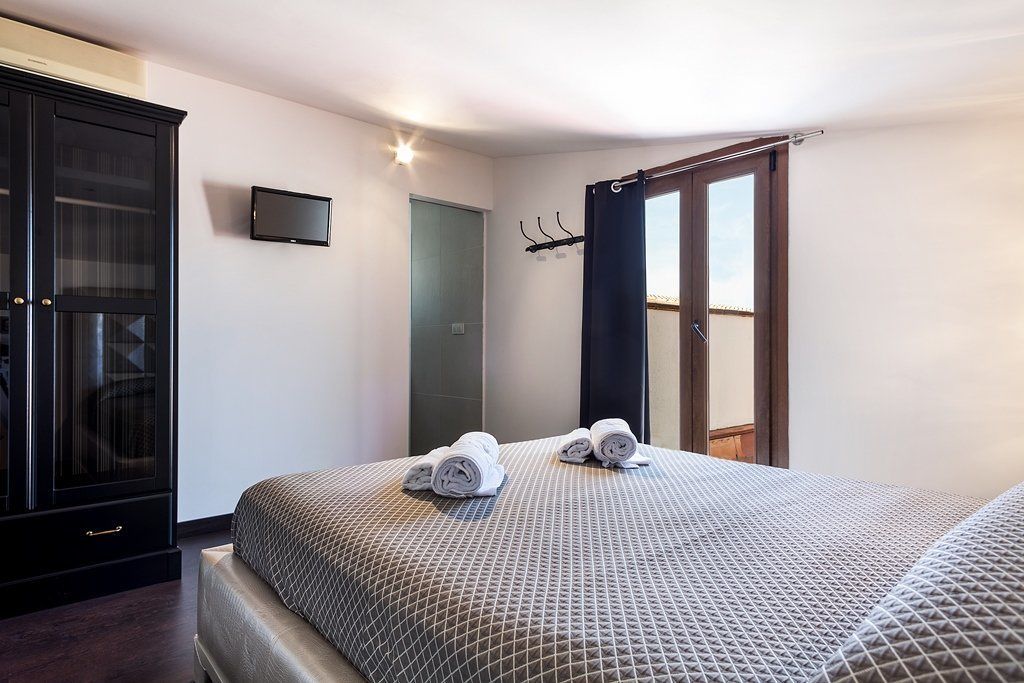 soundproofing, free wifi, wheelchair access