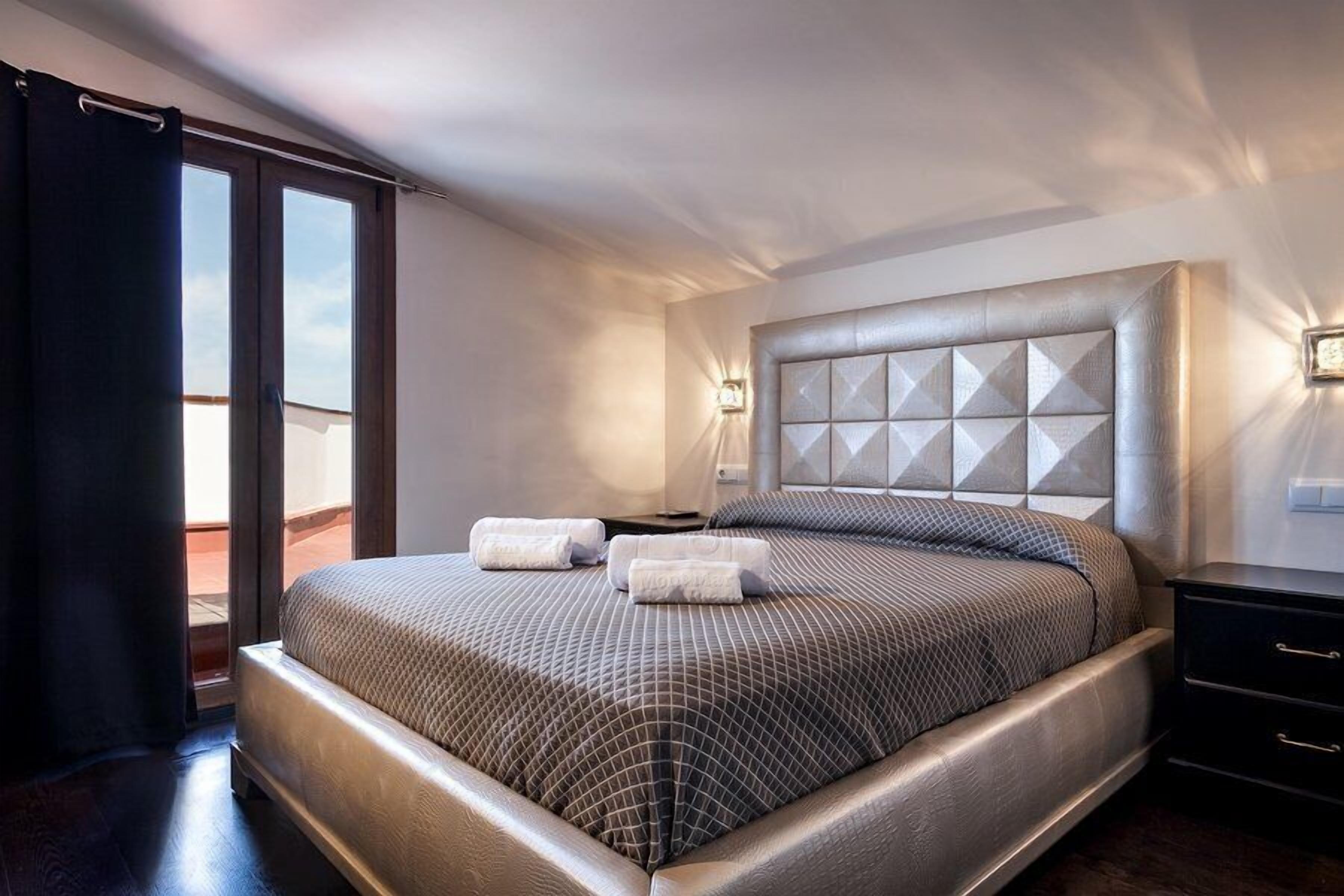 Sistema de insonorización, wifi gratis, accesible en silla de ruedas